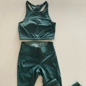 Outdoor voices evergreen core 7/8 legging and move free crop top sports bra set